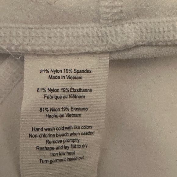 Very good condition ALO yoga size small leggings. - Picture 6 of 9